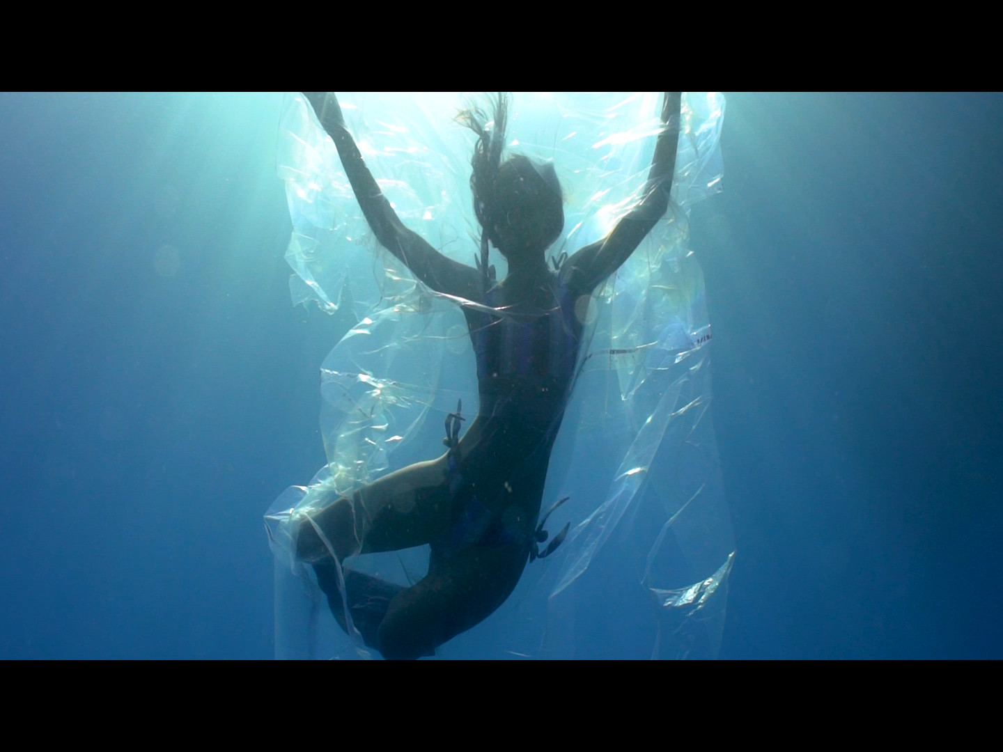 Worlds left. Underwater short film. Underwater short film 2018. Turkish film Underwater helping.